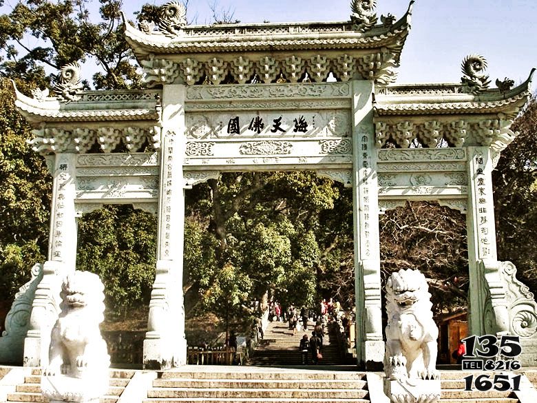 牌坊雕塑-海天佛國寺廟景區門口裝飾三門仿斗拱石雕牌坊 牌坊雕塑-海天佛國寺廟景區門口裝飾三門仿斗拱石雕牌坊高清圖片