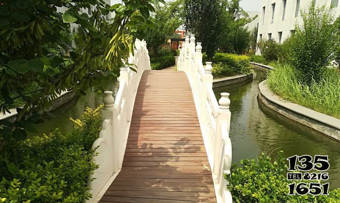 石橋雕塑-公園漢白玉石湖邊拱橋 石橋雕塑-公園漢白玉石湖邊拱橋高清圖片