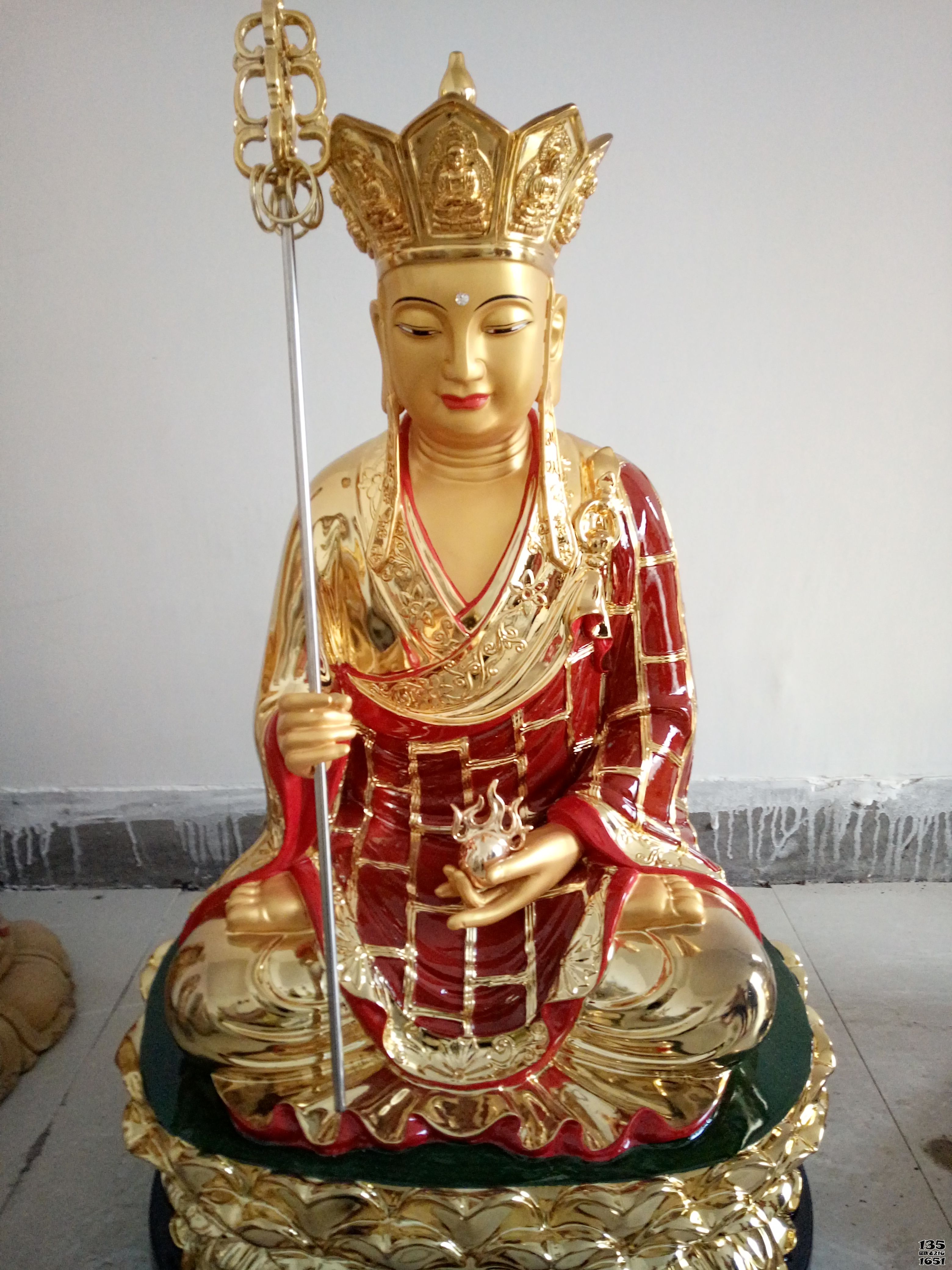 地藏王雕塑-寺廟佛像不銹鋼銅鑄彩繪手拿法杖的地藏王雕塑 地藏王雕塑-寺廟佛像不銹鋼銅鑄彩繪手拿法杖的地藏王雕塑高清圖片