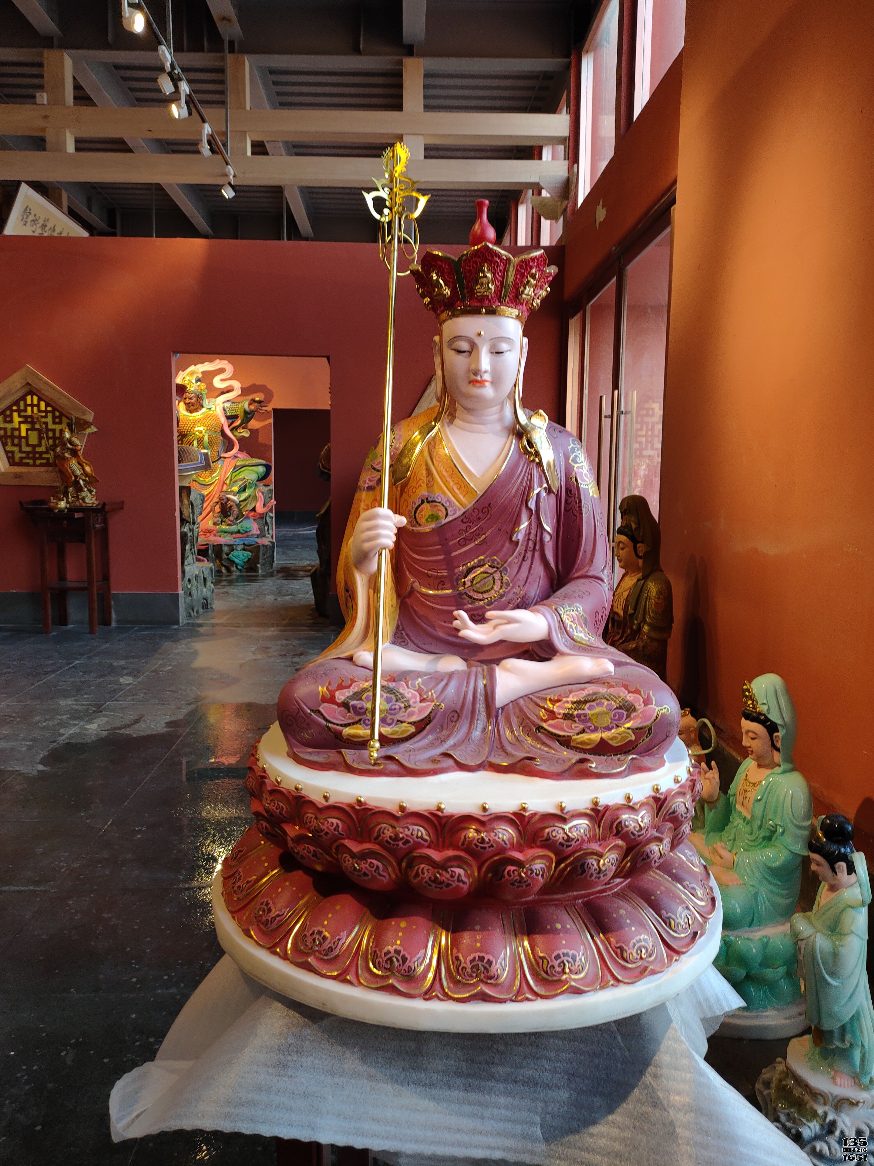 地藏王雕塑-寺廟景區(qū)大型玻璃鋼彩繪神佛供奉地藏王雕塑 地藏王雕塑-寺廟景區(qū)大型玻璃鋼彩繪神佛供奉地藏王雕塑