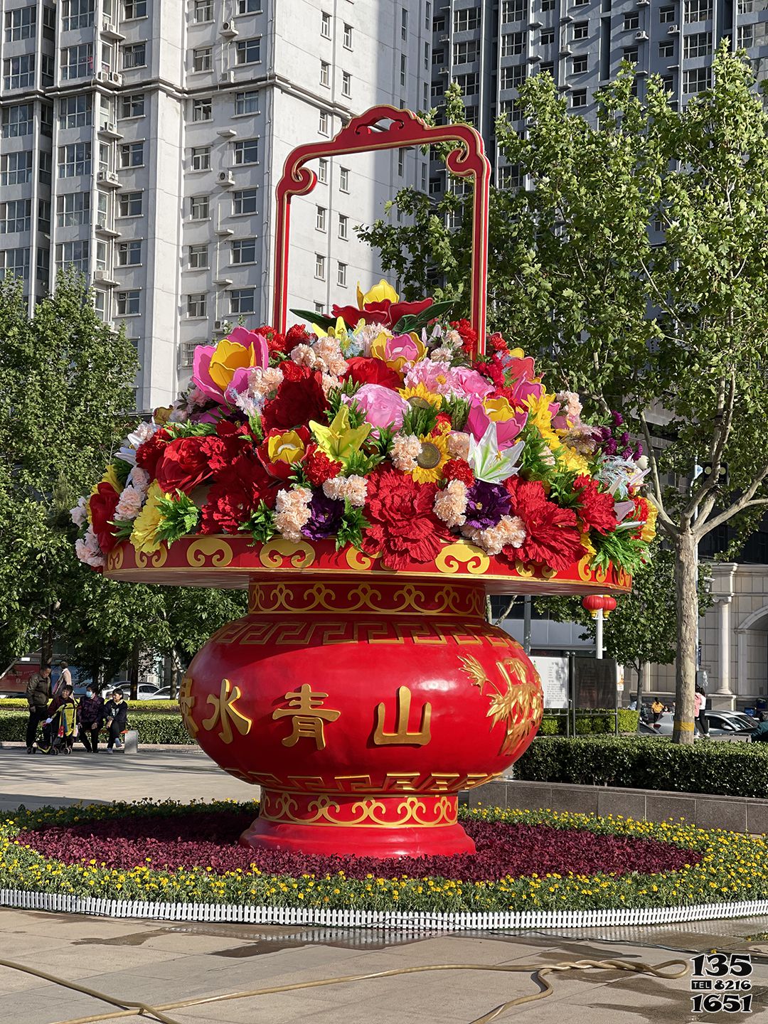 花籃雕塑-景區(qū)廣場大型景觀裝飾品玻璃鋼彩繪國慶大花籃雕塑 花籃雕塑-景區(qū)廣場大型景觀裝飾品玻璃鋼彩繪國慶大花籃雕塑高清圖片