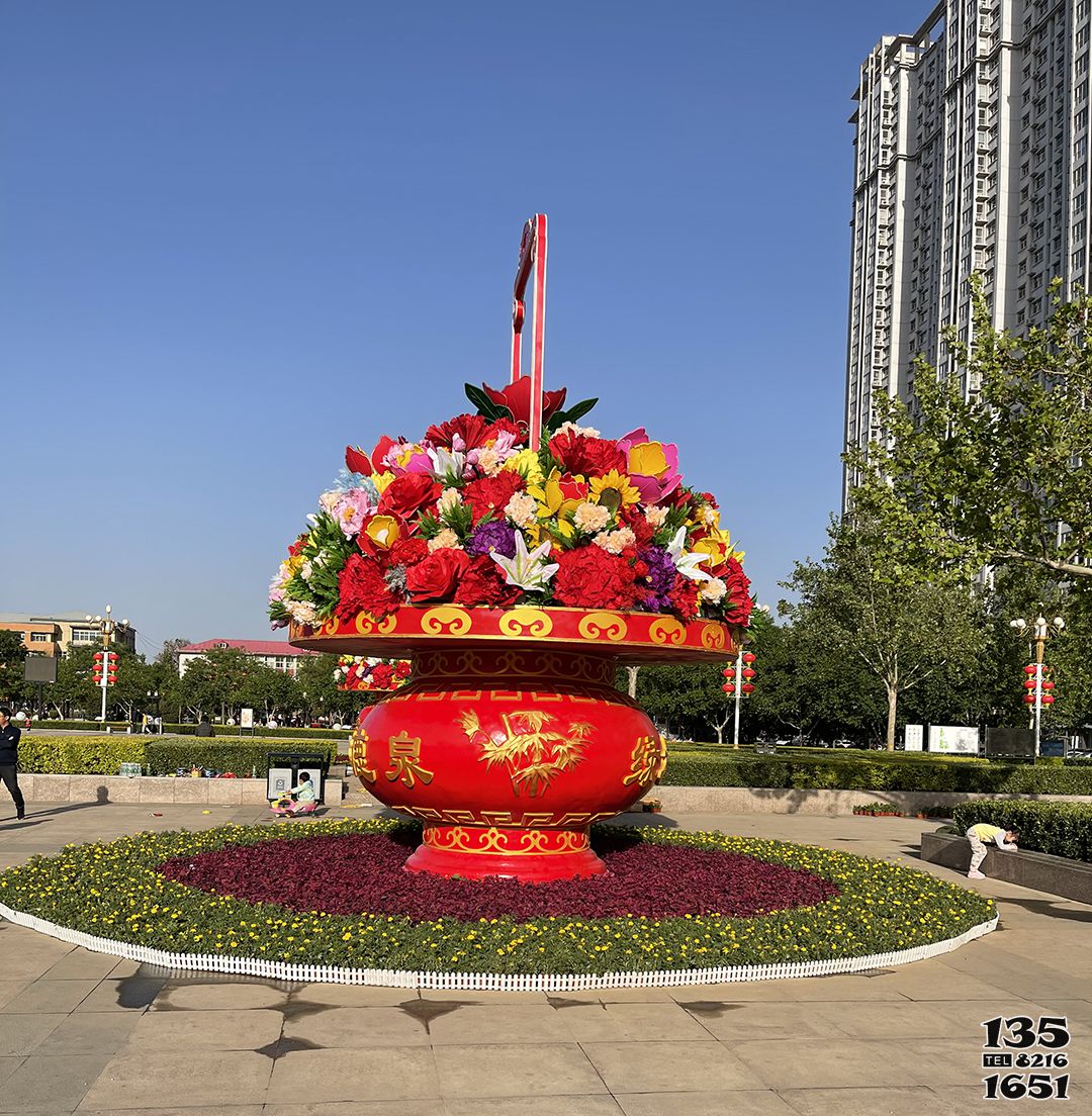 花籃雕塑-天安門廣場門口玻璃鋼彩繪大花籃雕塑 花籃雕塑-天安門廣場門口玻璃鋼彩繪大花籃雕塑高清圖片