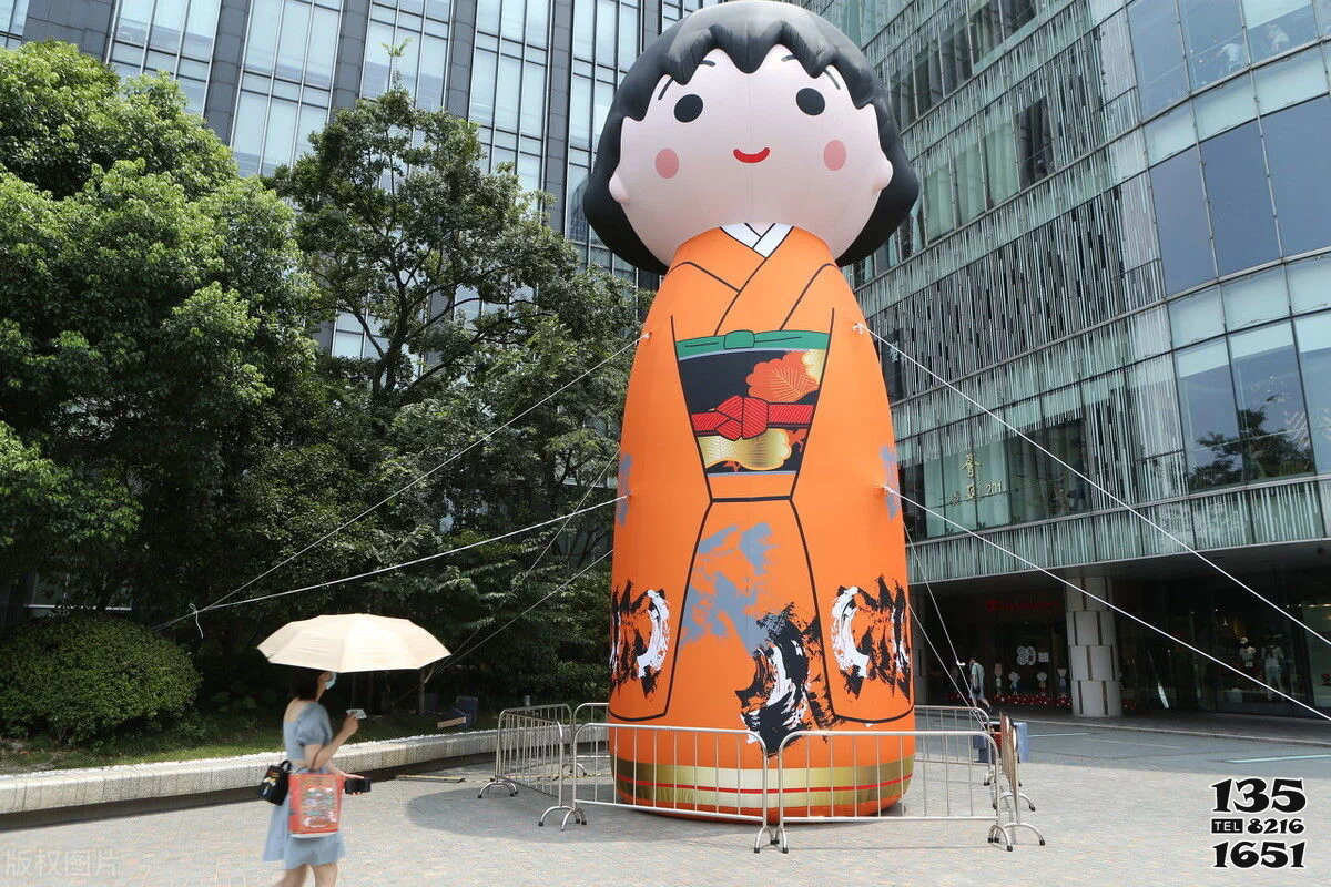 卡通人物雕塑-街道大型玻璃鋼彩繪小丸子卡通人物雕塑 卡通人物雕塑-街道大型玻璃鋼彩繪小丸子卡通人物雕塑高清圖片