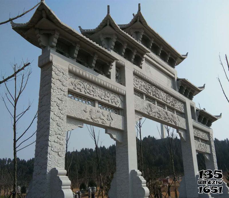 牌坊雕塑-大型青石仿古三門斗拱建筑門樓牌坊景觀-石雕 牌坊雕塑-大型青石仿古三門斗拱建筑門樓牌坊景觀-石雕高清圖片