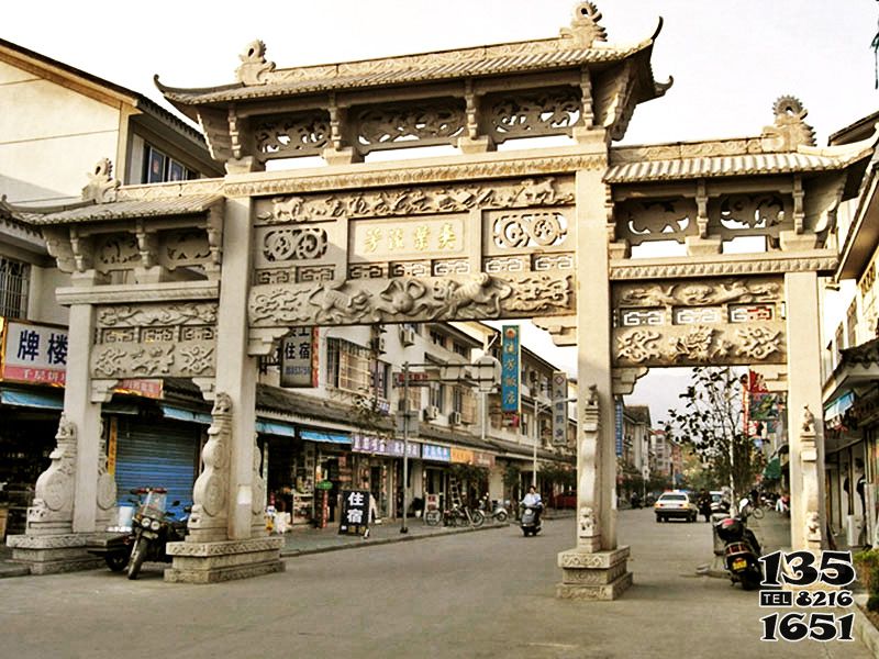 牌坊雕塑-花崗巖浮雕鏤空步行街門樓牌坊 牌坊雕塑-花崗巖浮雕鏤空步行街門樓牌坊高清圖片