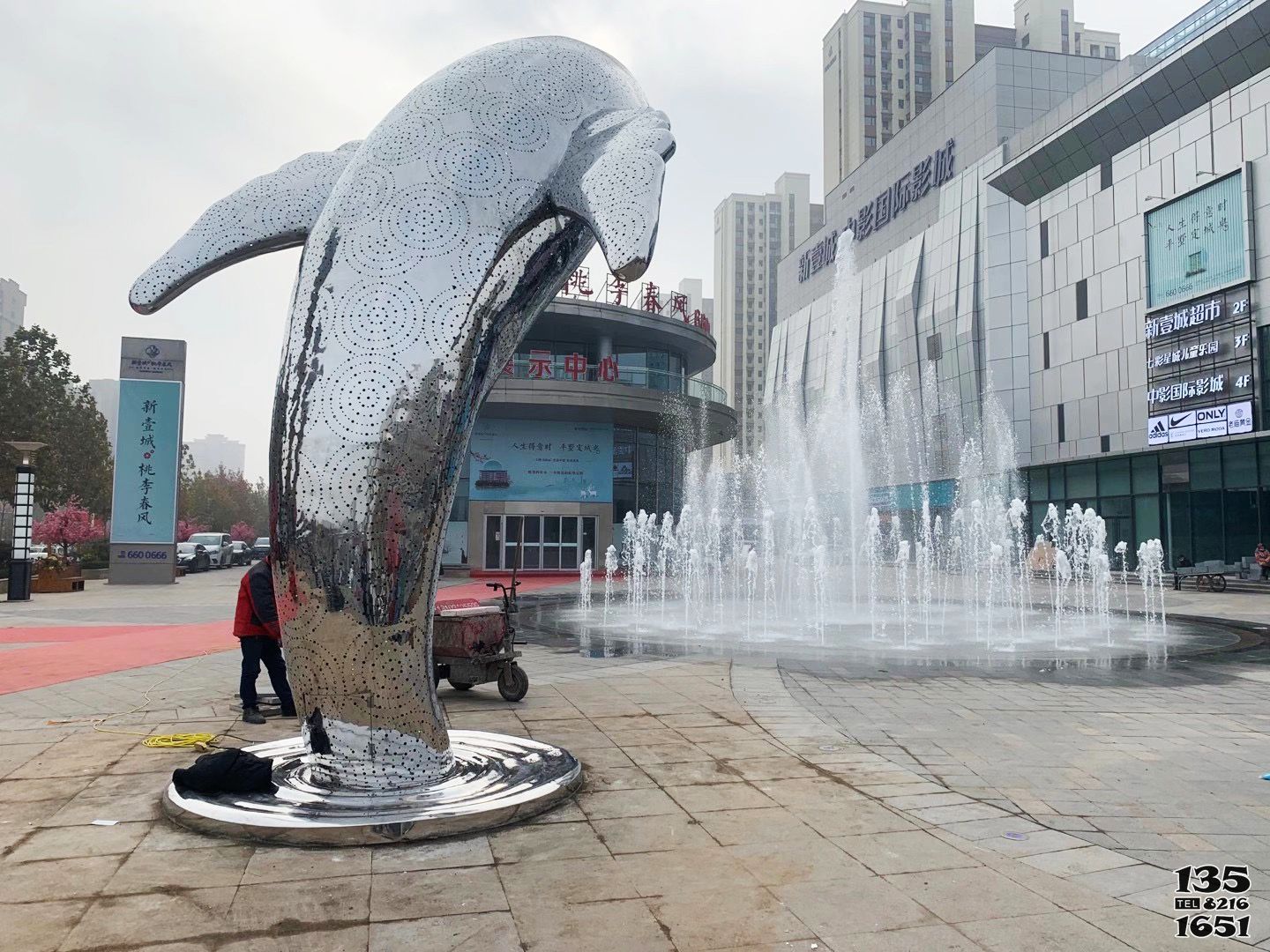 海豚雕塑-影院門口大型不銹鋼海豚雕塑 海豚雕塑-影院門口大型不銹鋼海豚雕塑高清圖片