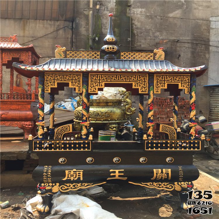 香爐雕塑-大型鑄銅彩繪鏤空浮雕祠堂祭祀香爐 香爐雕塑-大型鑄銅彩繪鏤空浮雕祠堂祭祀香爐高清圖片