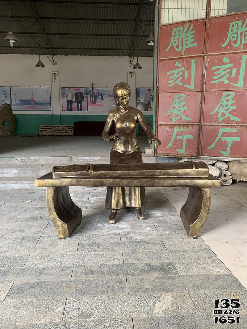 彈奏人物雕塑-彈古箏的美女玻璃鋼仿銅彈雕塑 彈奏人物雕塑-彈古箏的美女玻璃鋼仿銅彈雕塑高清圖片