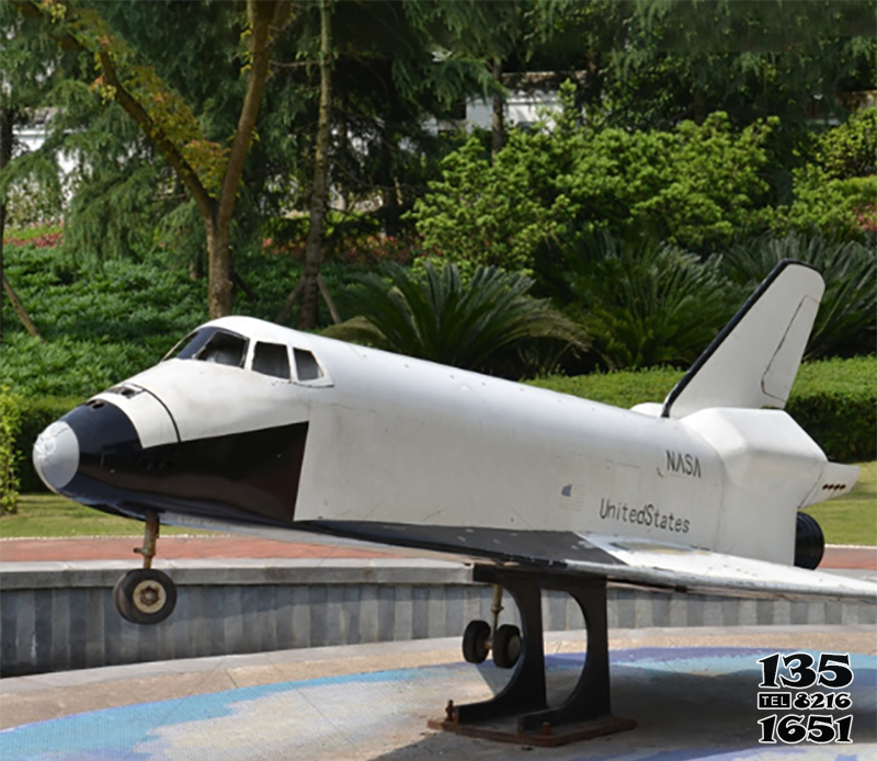 飛機雕塑-公園游樂場玻璃鋼仿真飛機模型雕塑 飛機雕塑-公園游樂場玻璃鋼仿真飛機模型雕塑