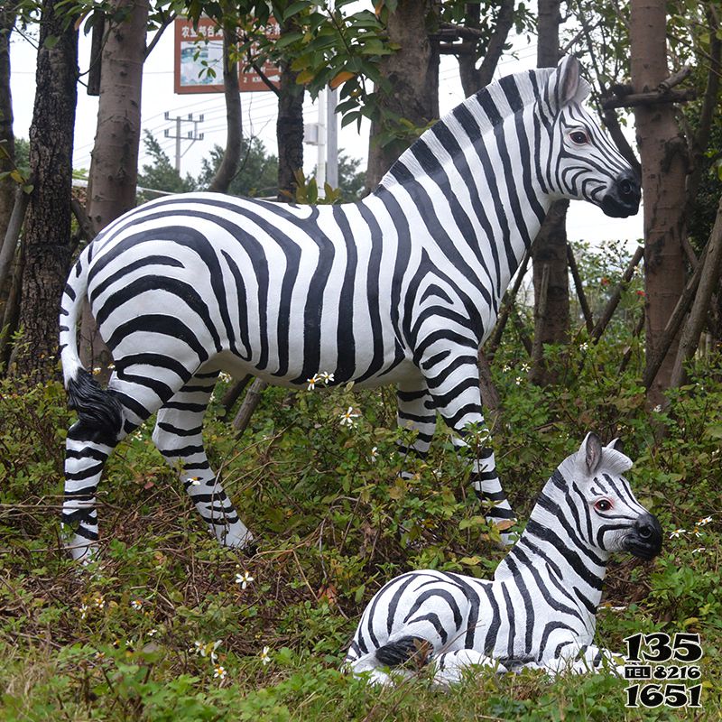 斑馬雕塑-公園里擺放的母子玻璃鋼彩繪斑馬雕塑 斑馬雕塑-公園里擺放的母子玻璃鋼彩繪斑馬雕塑