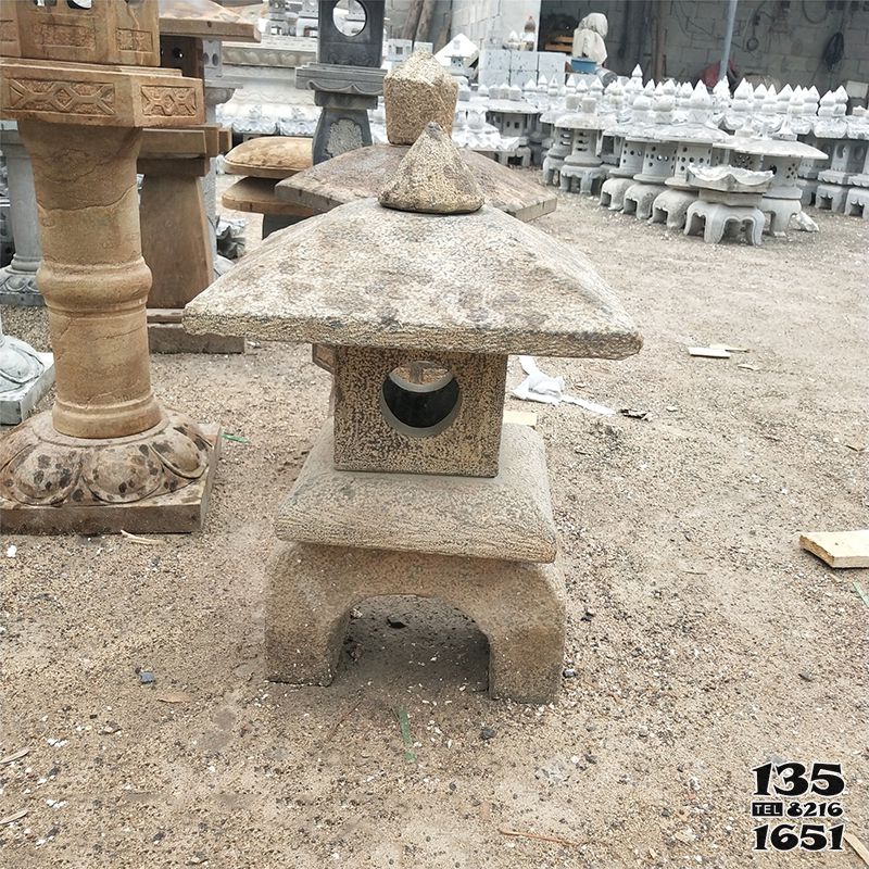 燈籠雕塑-寺院景觀仿古花崗巖石雕燈籠 燈籠雕塑-寺院景觀仿古花崗巖石雕燈籠高清圖片