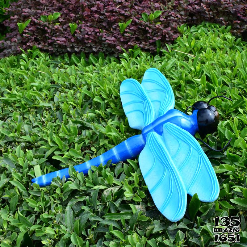 蜻蜓雕塑-商場學院操場藍色玻璃鋼蜻蜓雕塑 蜻蜓雕塑-商場學院操場藍色玻璃鋼蜻蜓雕塑高清圖片