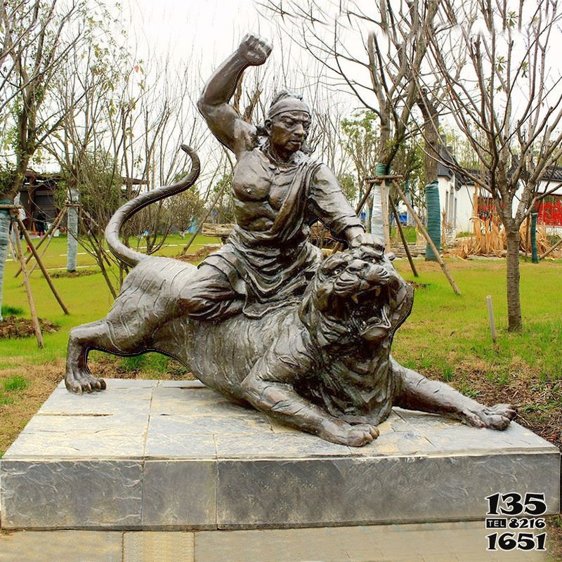 虎雕塑-公園里擺放帶的一只被打的玻璃鋼創意虎雕塑 虎雕塑-公園里擺放帶的一只被打的玻璃鋼創意虎雕塑高清圖片