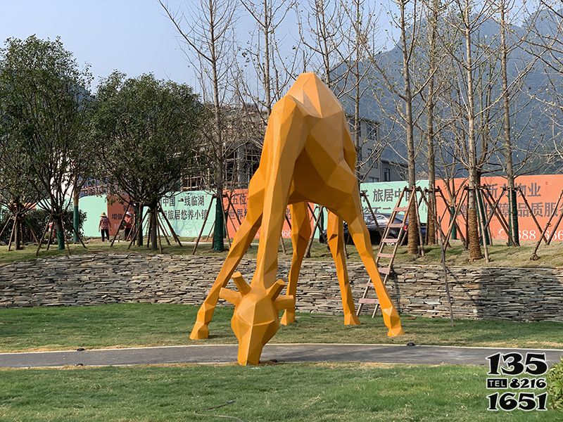 長頸鹿雕塑-公園創意玻璃鋼幾何橙色的長頸鹿雕塑 長頸鹿雕塑-公園創意玻璃鋼幾何橙色的長頸鹿雕塑高清圖片