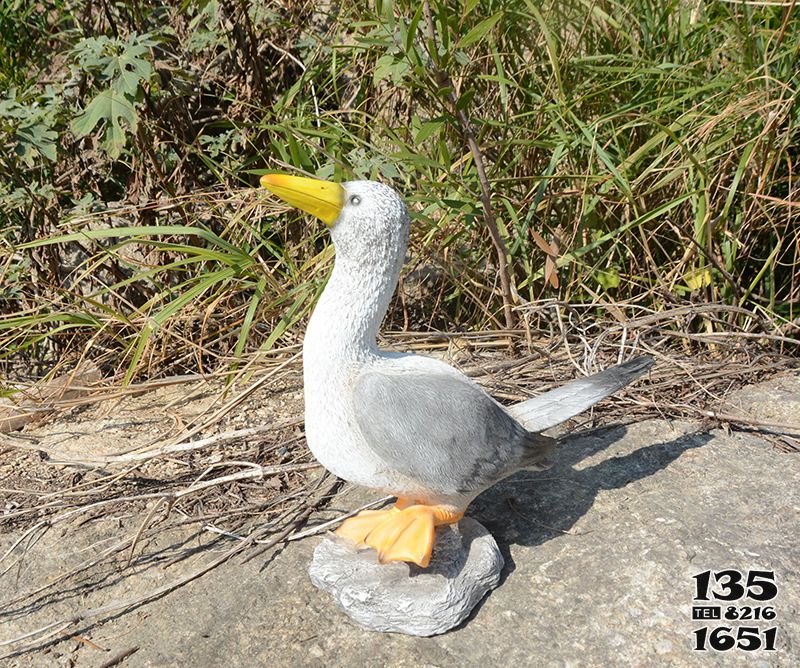 鴿子雕塑-公園湖邊創意個性玻璃鋼仿真動物鴿子雕塑 鴿子雕塑-公園湖邊創意個性玻璃鋼仿真動物鴿子雕塑高清圖片