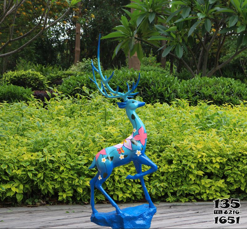 鹿雕塑-戶外草坪景觀裝飾品彩繪玻璃鋼藍色鹿雕塑 鹿雕塑-戶外草坪景觀裝飾品彩繪玻璃鋼藍色鹿雕塑高清圖片