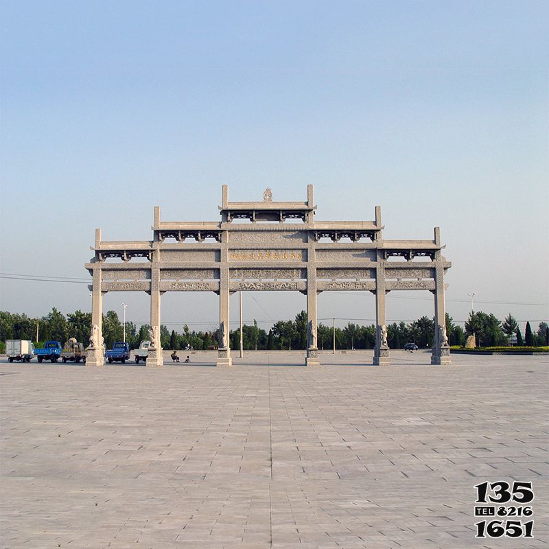 牌坊雕塑-城市廣場簡易沖天式五門石雕牌坊 牌坊雕塑-城市廣場簡易沖天式五門石雕牌坊高清圖片