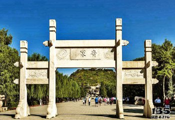 牌坊雕塑-陵園入口簡易三門四柱石牌坊