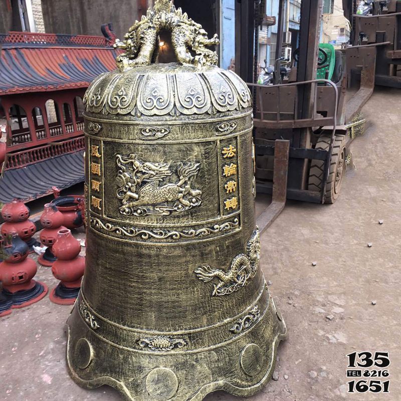 銅鐘雕塑-景點擺放大黃銅鐘 銅鐘雕塑-景點擺放大黃銅鐘高清圖片