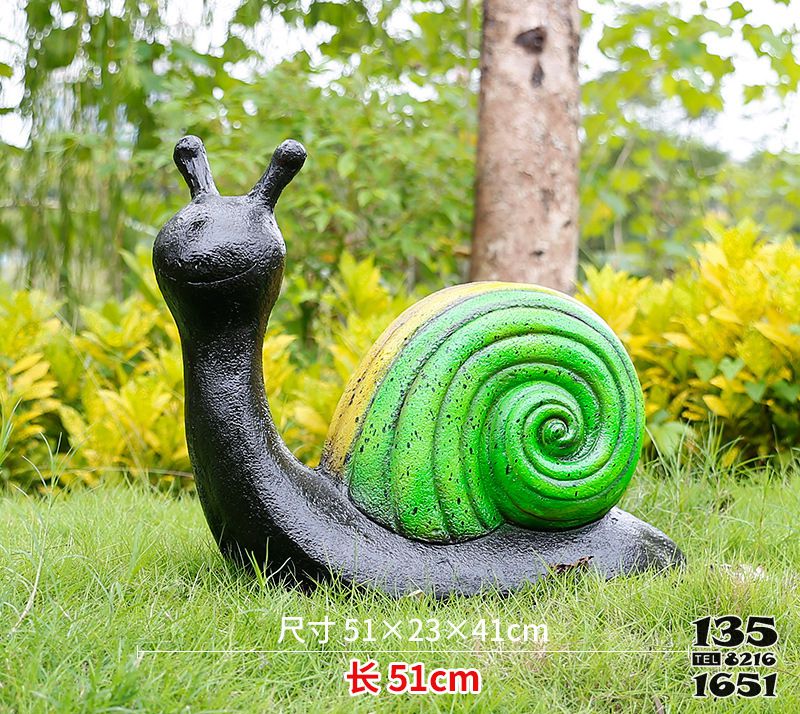 蝸牛雕塑-草地上擺放的綠色朝左的樹脂創(chuàng)意蝸牛雕塑 蝸牛雕塑-草地上擺放的綠色朝左的樹脂創(chuàng)意蝸牛雕塑高清圖片