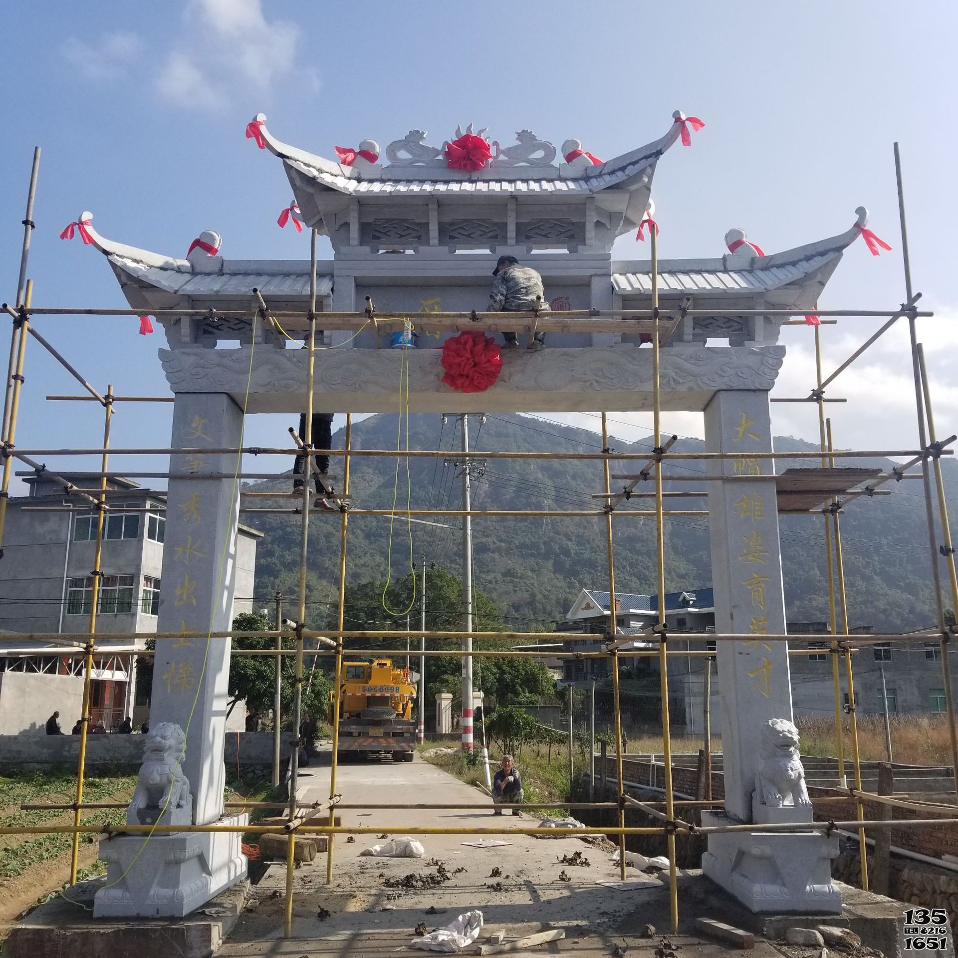 牌坊雕塑-城鎮(zhèn)建設裝飾村口單門石牌坊 牌坊雕塑-城鎮(zhèn)建設裝飾村口單門石牌坊高清圖片