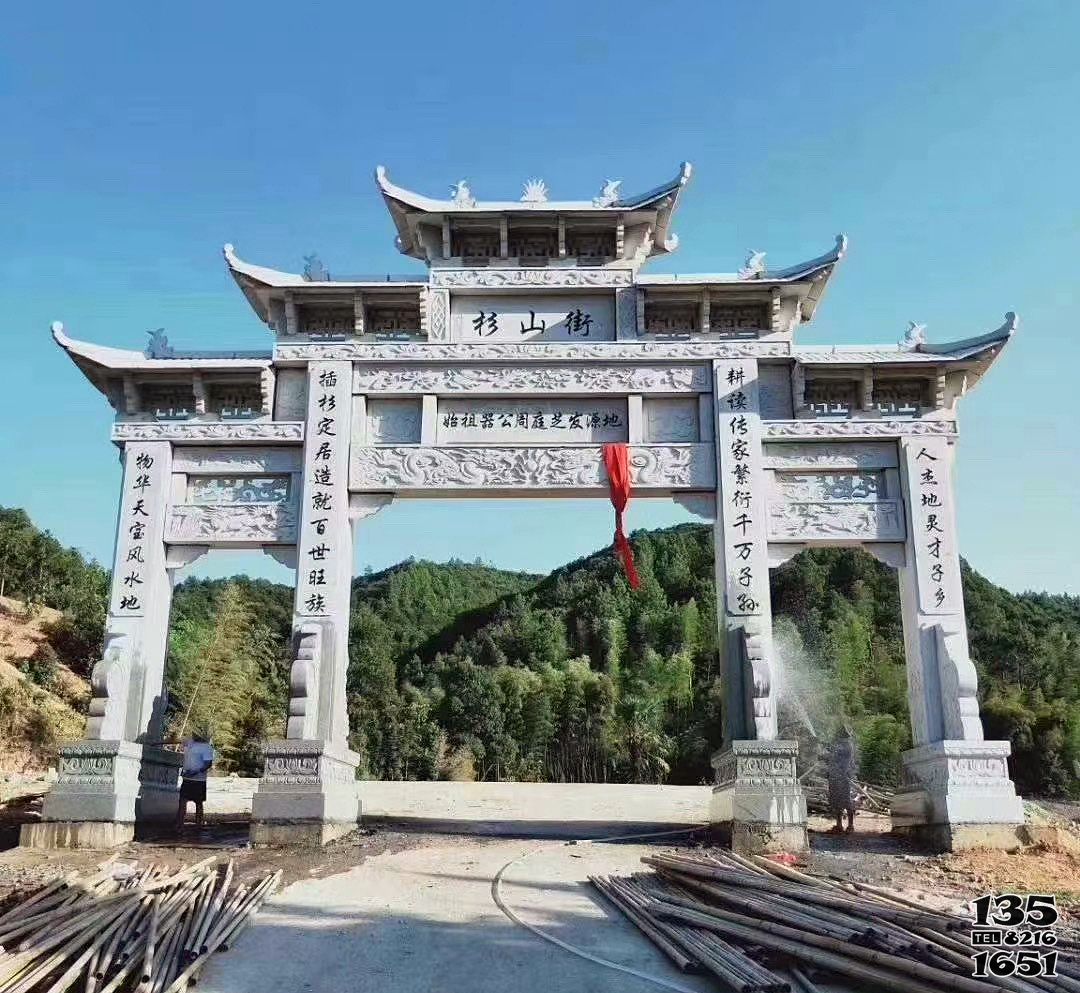 牌坊雕塑-古建筑杉山街景區浮雕三門樓牌坊石雕 牌坊雕塑-古建筑杉山街景區浮雕三門樓牌坊石雕高清圖片