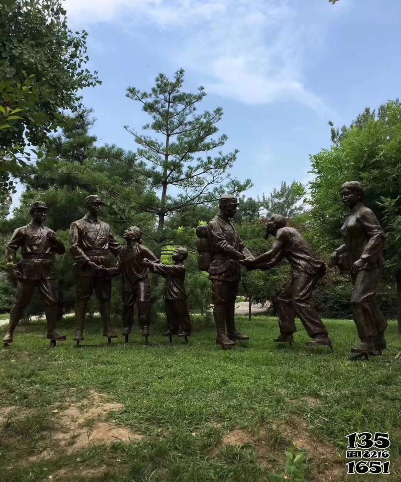 八路軍雕塑-戶外園林仿真人物景觀老鄉(xiāng)們慰問(wèn)八路軍雕塑 八路軍雕塑-戶外園林仿真人物景觀老鄉(xiāng)們慰問(wèn)八路軍雕塑高清圖片