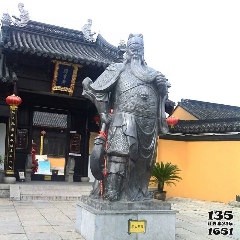 關公雕塑-寺廟庭院銅鑄站立著的關公雕塑 關公雕塑-寺廟庭院銅鑄站立著的關公雕塑高清圖片
