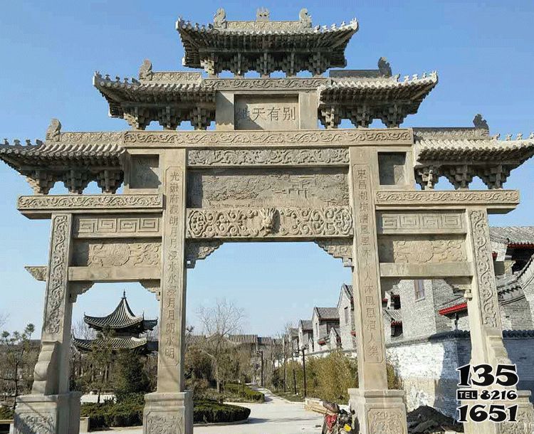 牌坊雕塑-園林景區擺放黃崗巖三門五樓斗拱石雕牌樓 牌坊雕塑-園林景區擺放黃崗巖三門五樓斗拱石雕牌樓高清圖片