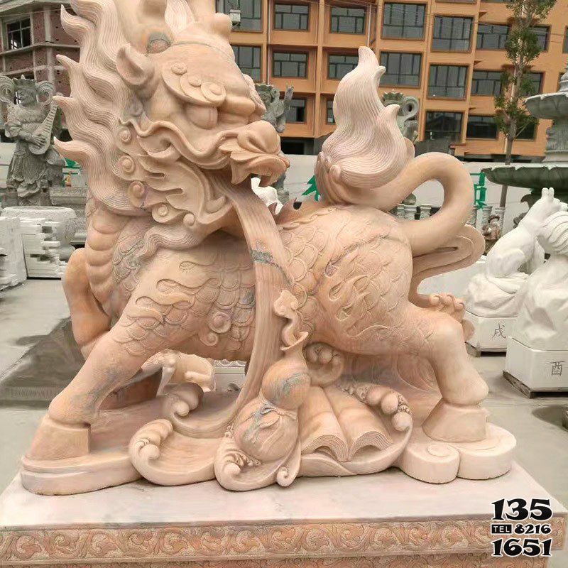麒麟雕塑-晚霞紅石雕庭院寺廟大型動物景觀神獸麒麟雕塑 麒麟雕塑-晚霞紅石雕庭院寺廟大型動物景觀神獸麒麟雕塑高清圖片