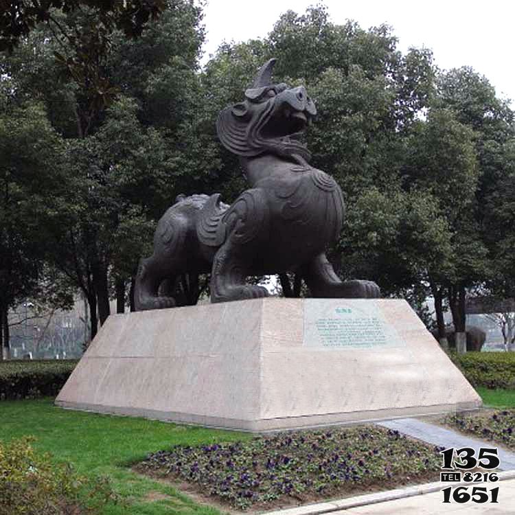 獬豸雕塑-景區擺放的黑色的玻璃鋼創意獬豸雕塑 獬豸雕塑-景區擺放的黑色的玻璃鋼創意獬豸雕塑高清圖片