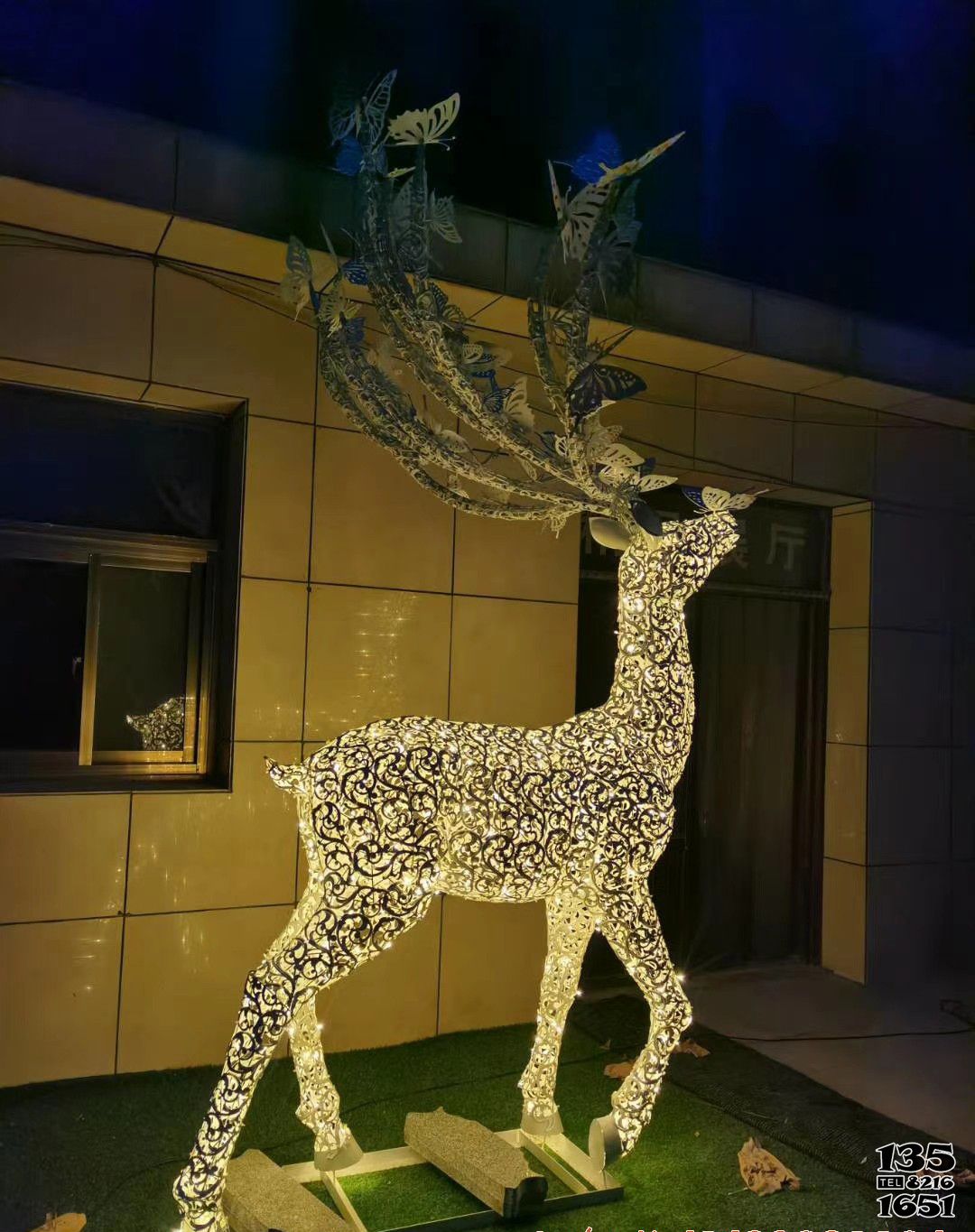 梅花鹿雕塑-戶外廣場(chǎng)不銹鋼鏤空照明梅花鹿雕塑 梅花鹿雕塑-戶外廣場(chǎng)不銹鋼鏤空照明梅花鹿雕塑高清圖片