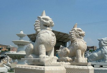 獨角獸雕塑-雕塑園里擺放的兩只漢白玉石雕仿真獨角獸雕塑