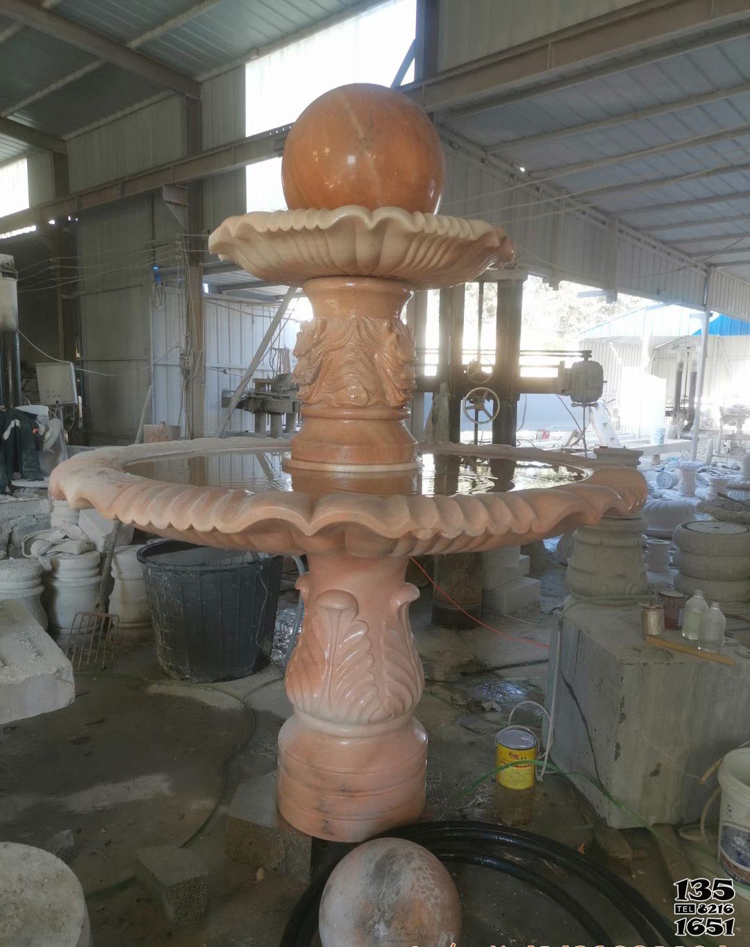 風水球雕塑-小區廣場晚霞紅風水球雕塑 風水球雕塑-小區廣場晚霞紅風水球雕塑高清圖片