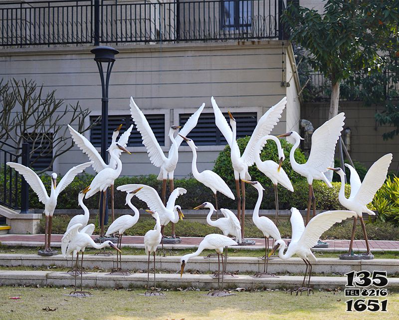 鶴雕塑-公園廣場(chǎng)一群玻璃鋼飛翔的鶴雕塑 鶴雕塑-公園廣場(chǎng)一群玻璃鋼飛翔的鶴雕塑高清圖片