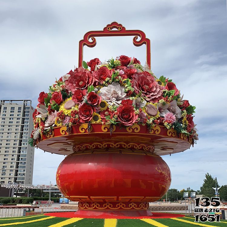 花籃雕塑-玻璃鋼彩繪慶祝國(guó)慶節(jié)的大花籃雕塑 花籃雕塑-玻璃鋼彩繪慶祝國(guó)慶節(jié)的大花籃雕塑高清圖片