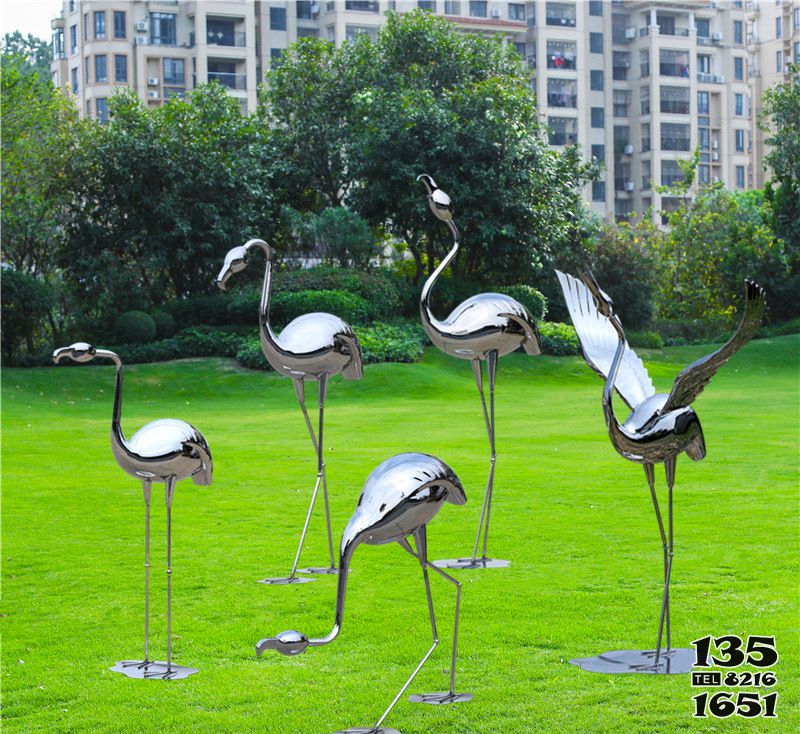 火烈鳥雕塑-戶外草坪不銹鋼鏡面火烈鳥雕塑 火烈鳥雕塑-戶外草坪不銹鋼鏡面火烈鳥雕塑高清圖片