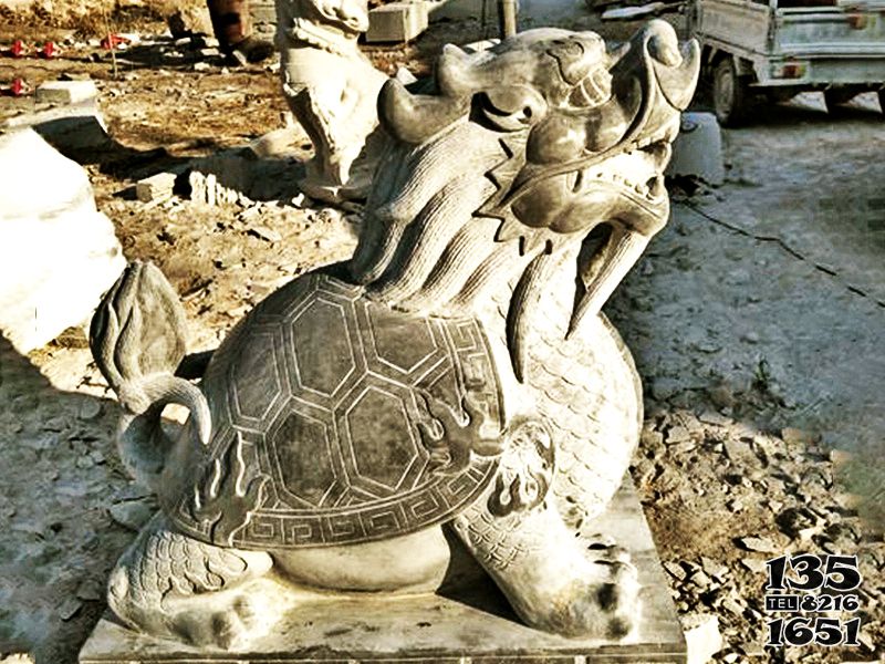 龍龜雕塑-公園里擺放的坐著直視的青石石雕創意龍龜雕塑 龍龜雕塑-公園里擺放的坐著直視的青石石雕創意龍龜雕塑高清圖片