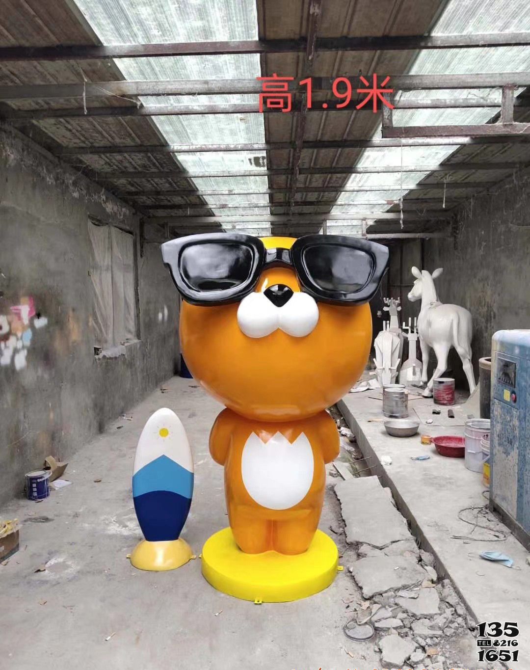 貓雕塑-卡通樂園戴墨鏡彩繪玻璃鋼貓雕塑 貓雕塑-卡通樂園戴墨鏡彩繪玻璃鋼貓雕塑高清圖片