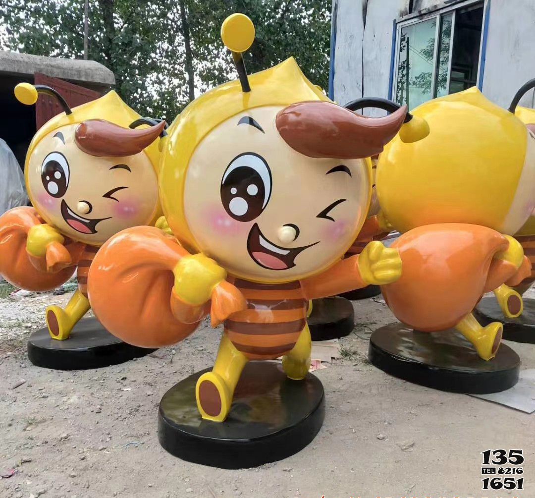 蜜蜂雕塑-小區景區草坪仿真背包玻璃鋼蜜蜂雕塑 蜜蜂雕塑-小區景區草坪仿真背包玻璃鋼蜜蜂雕塑高清圖片