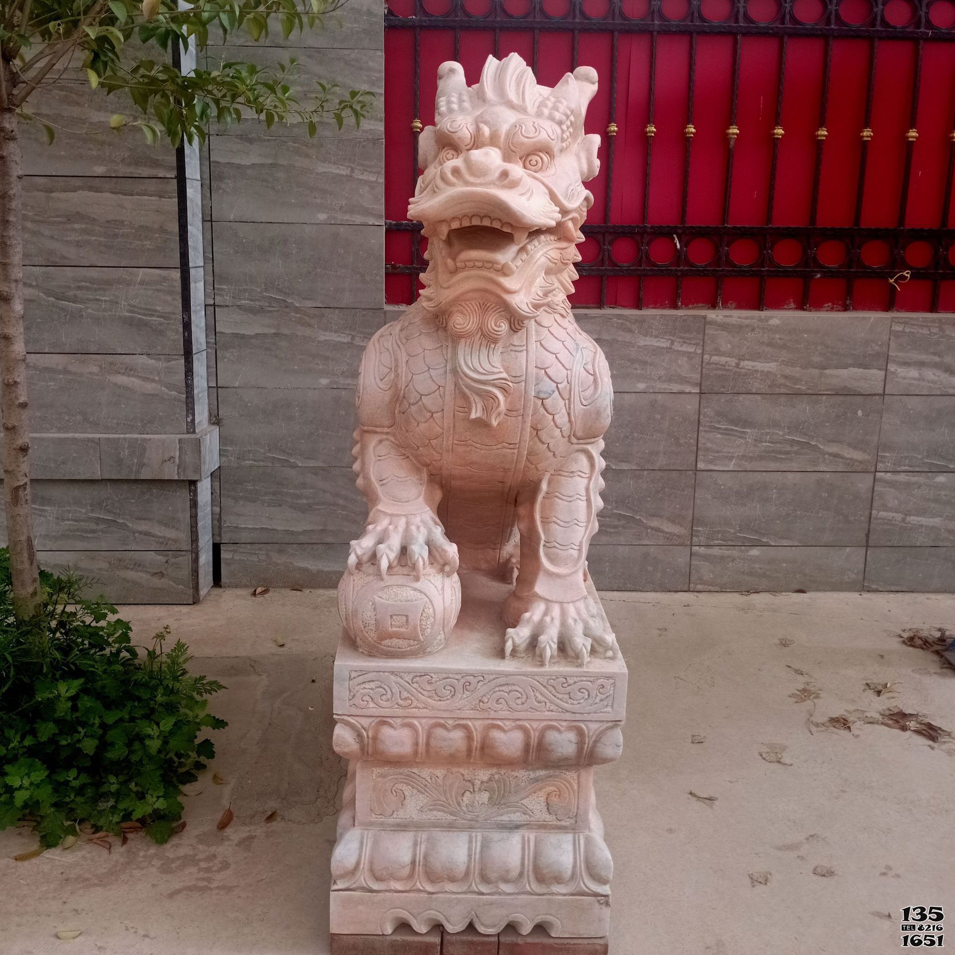 獅子雕塑-庭院別墅晚霞紅石雕戶外園林景觀獅子雕塑 獅子雕塑-庭院別墅晚霞紅石雕戶外園林景觀獅子雕塑高清圖片