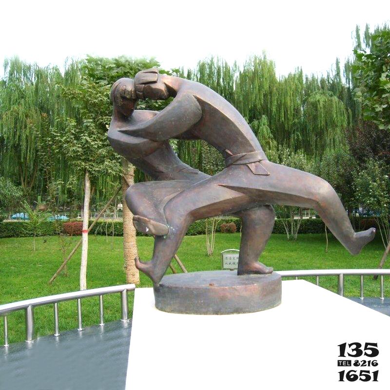 摔跤雕塑-公園體育運(yùn)動(dòng)抽象摔跤人物銅雕 摔跤雕塑-公園體育運(yùn)動(dòng)抽象摔跤人物銅雕高清圖片