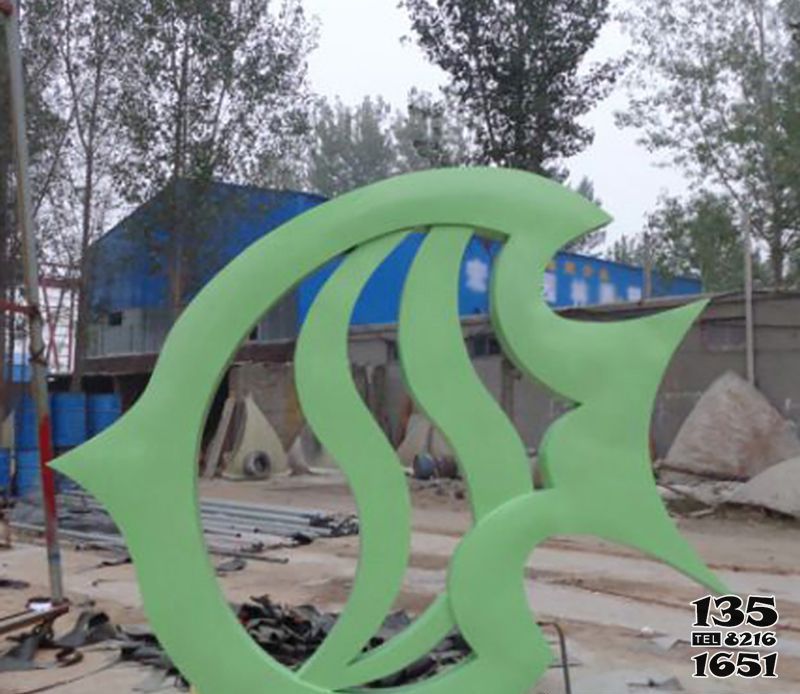 鯉魚雕塑-街道擺放的不銹鋼卡通鯉魚雕塑 鯉魚雕塑-街道擺放的不銹鋼卡通鯉魚雕塑高清圖片