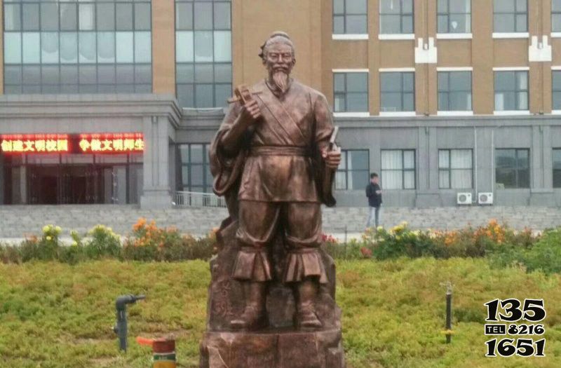 魯班雕塑-學(xué)校廣場擺放古代名人木匠魯班鑄銅雕塑 魯班雕塑-學(xué)校廣場擺放古代名人木匠魯班鑄銅雕塑高清圖片