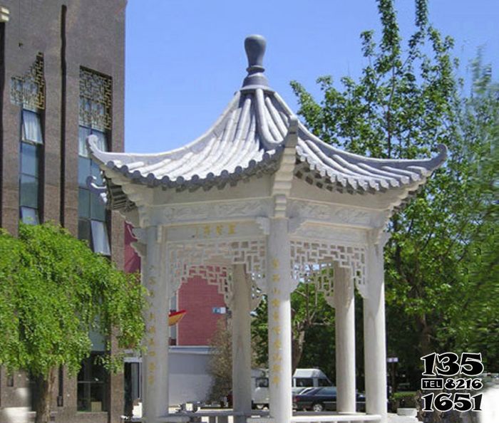 涼亭雕塑-學校休息區擺放漢白玉鏤空青瓦涼亭 涼亭雕塑-學校休息區擺放漢白玉鏤空青瓦涼亭高清圖片