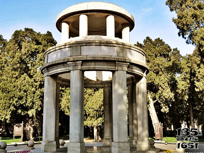 涼亭雕塑-森林公園草坪擺放簡易羅馬柱樓頂涼亭 涼亭雕塑-森林公園草坪擺放簡易羅馬柱樓頂涼亭高清圖片