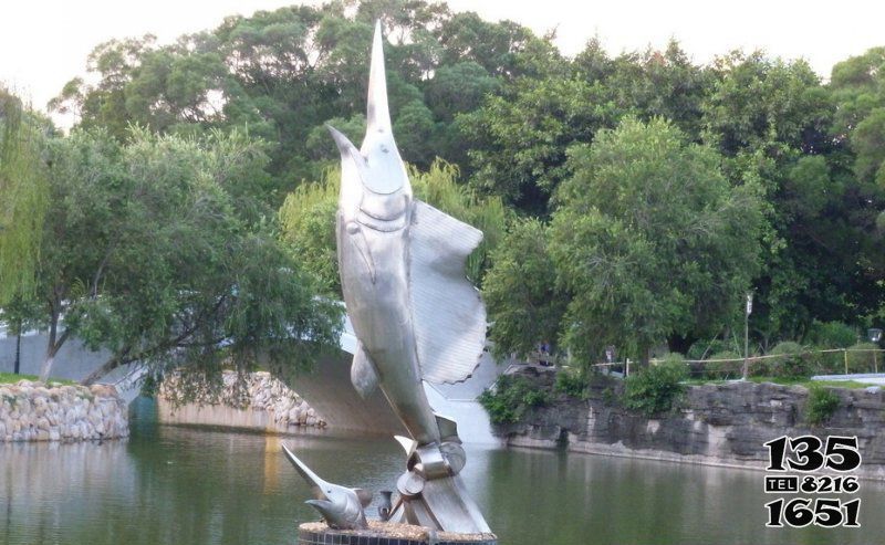 魚雕塑-景區池塘兩只長嘴不銹鋼魚雕塑 魚雕塑-景區池塘兩只長嘴不銹鋼魚雕塑高清圖片