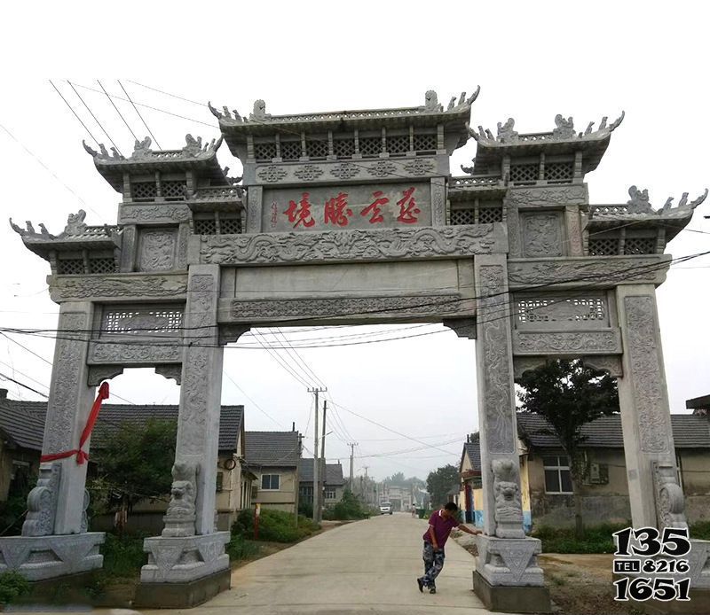 牌坊雕塑-慈云騰境三門仿古建筑斗拱門牌坊石雕 牌坊雕塑-慈云騰境三門仿古建筑斗拱門牌坊石雕高清圖片