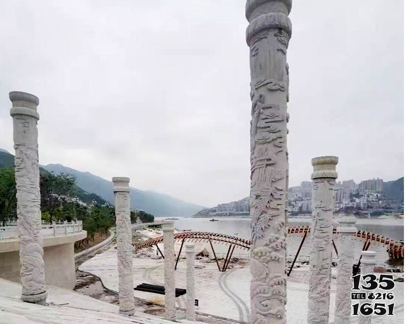石柱雕塑-湖邊公園景區擺放大理石浮雕石柱雕塑 石柱雕塑-湖邊公園景區擺放大理石浮雕石柱雕塑高清圖片