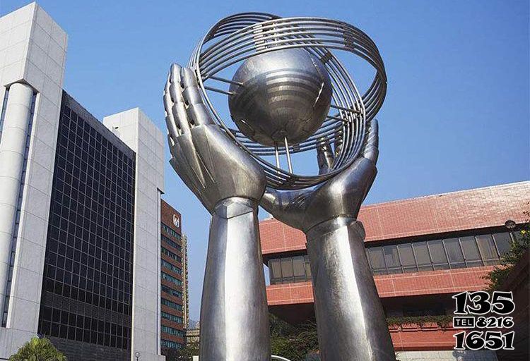 地球儀雕塑-校園不銹鋼大型手托舉地球儀雕塑 地球儀雕塑-校園不銹鋼大型手托舉地球儀雕塑高清圖片